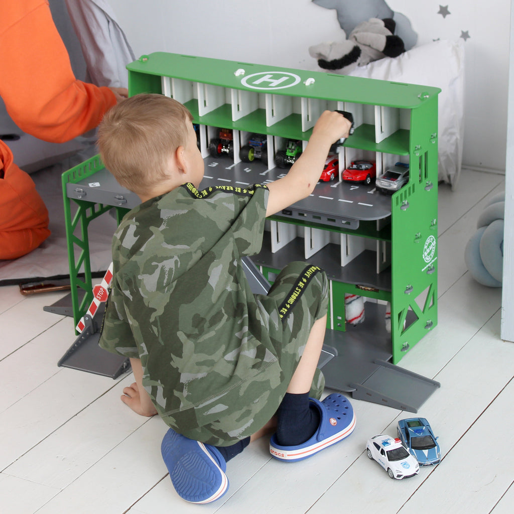 Wooden toy garage for diecast 1/64 and 1/32 scale toy cars, for boys 3 4 5 6 years old