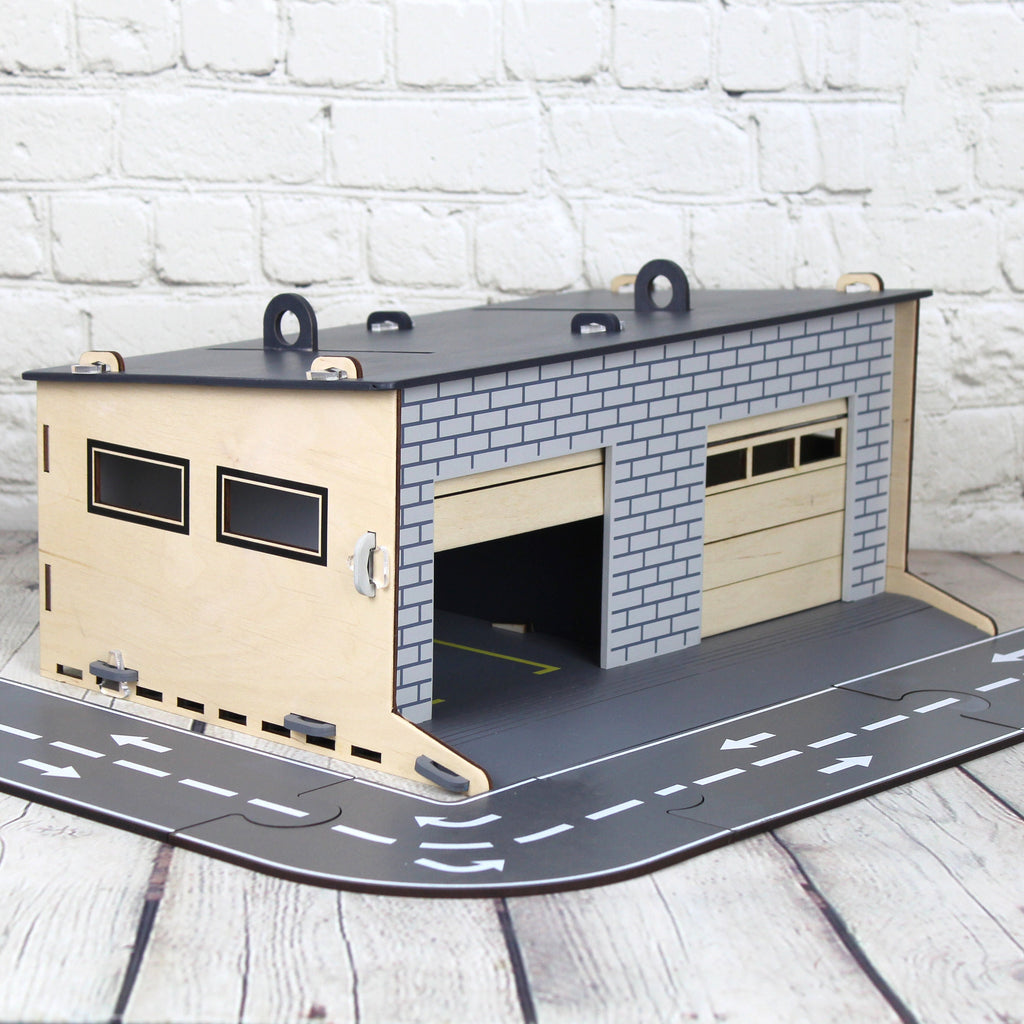 Toy garage with sectiona roll-up doors, pull-push to open doors mechanism, toddler gift 3 4 5 years old, toy garage